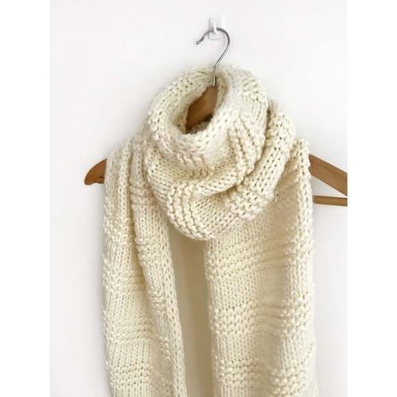 Old Navy Chunky Sweater-Knit Scarf Cream - Picture 11 of 11